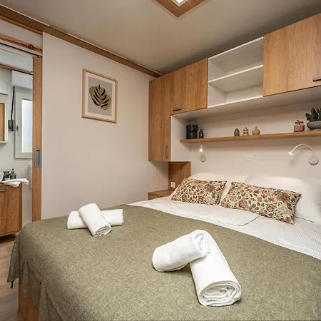 Premium House 4 *
