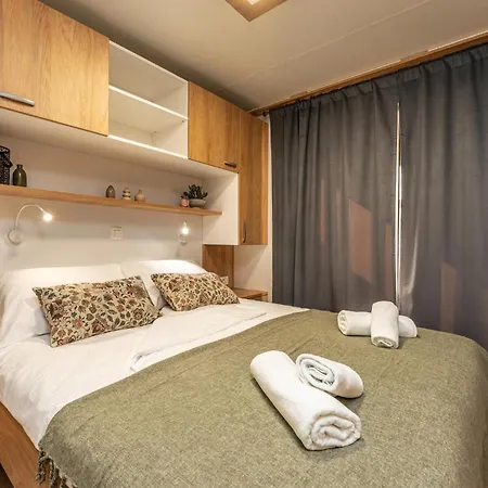 Premium House 4